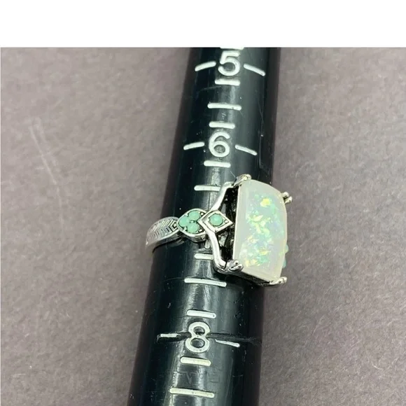 SILVER Art Dec Opalescent Ring with emerald color side stones various sizes - Picture 4 of 5